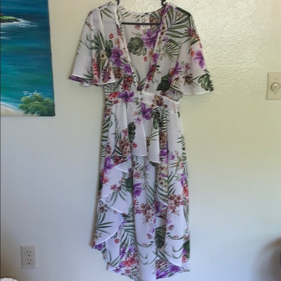 Beautiful tropical cover up - Picture 1 of 3